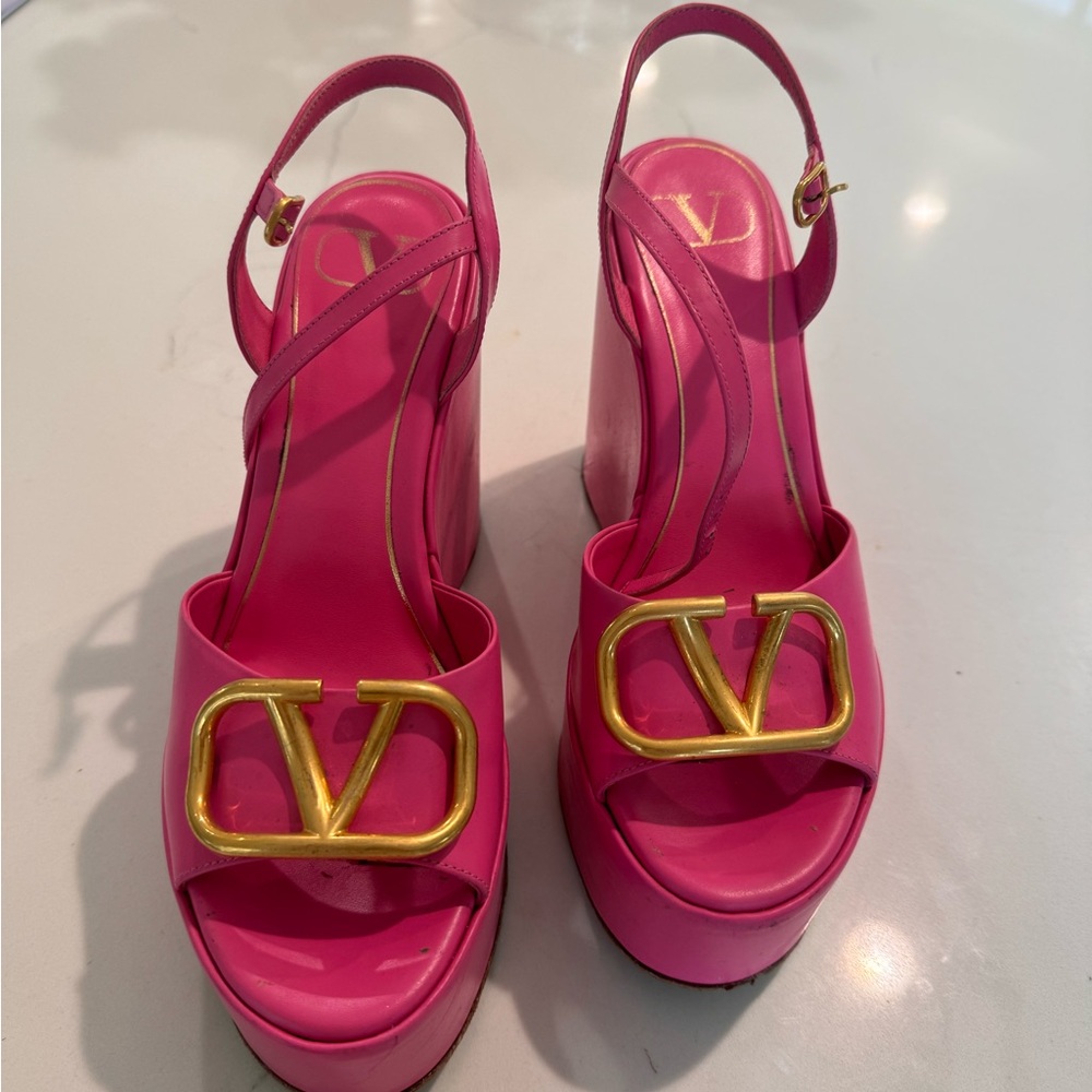 Valentino Wedge platform. Vlogo . Good Condition. 38
